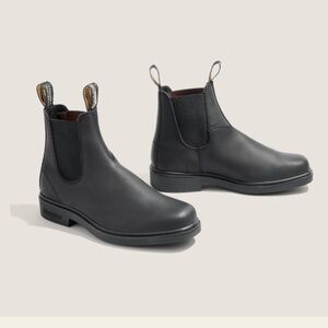 Blundstone's Black Chelsea Boots